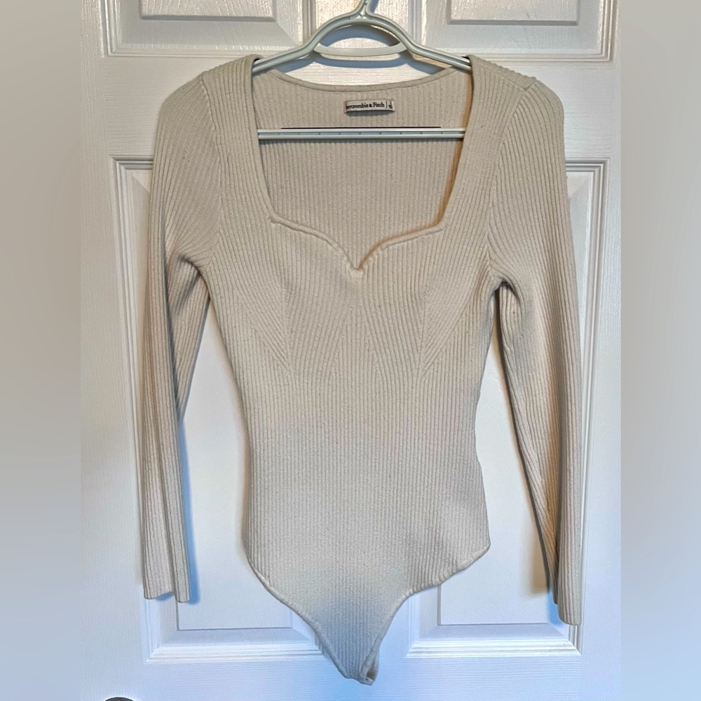 Abercrombie & Fitch Ribbed Sweetheart Neckline Bodysuit